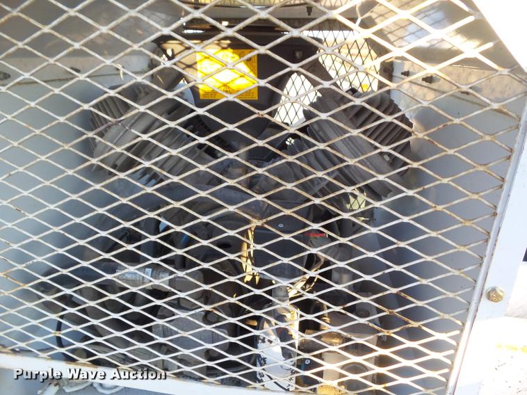 image for item L5533 2004 Ford F550 Super Duty service truck with crane