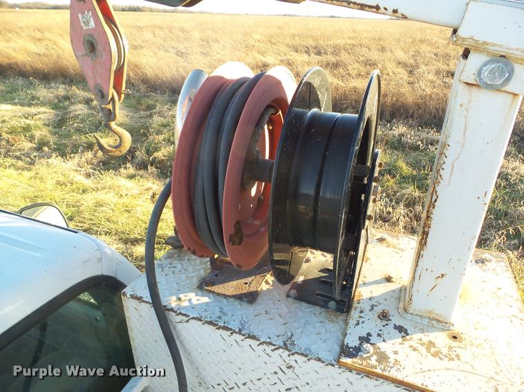 image for item L5533 2004 Ford F550 Super Duty service truck with crane