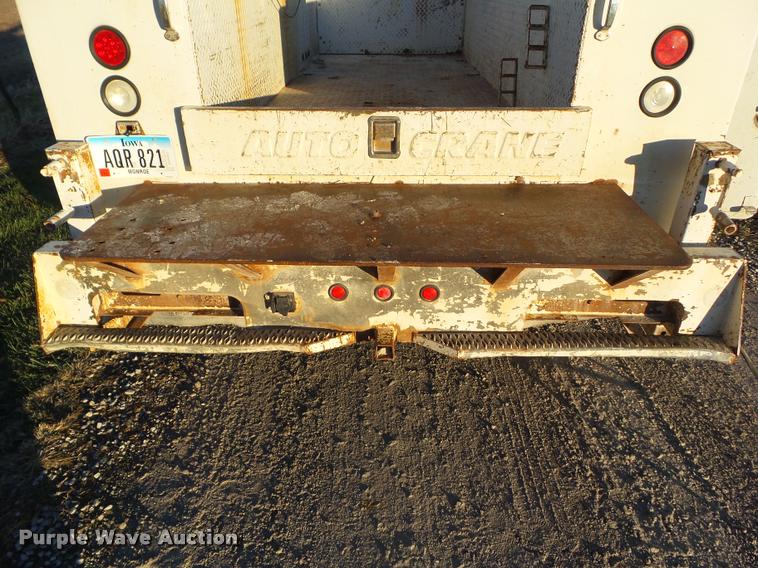 image for item L5533 2004 Ford F550 Super Duty service truck with crane