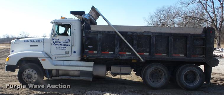image for item AG9099 1991 Freightliner FLD dump truck
