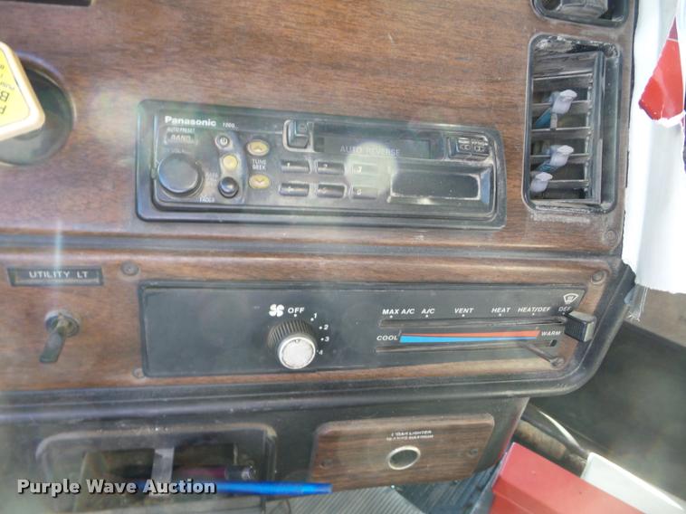 image for item AG9099 1991 Freightliner FLD dump truck