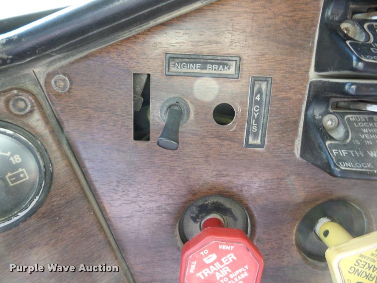 image for item AG9099 1991 Freightliner FLD dump truck