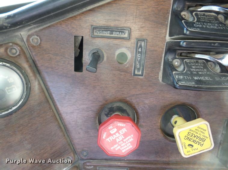 image for item AG9099 1991 Freightliner FLD dump truck