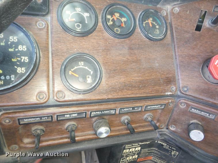 image for item AG9099 1991 Freightliner FLD dump truck