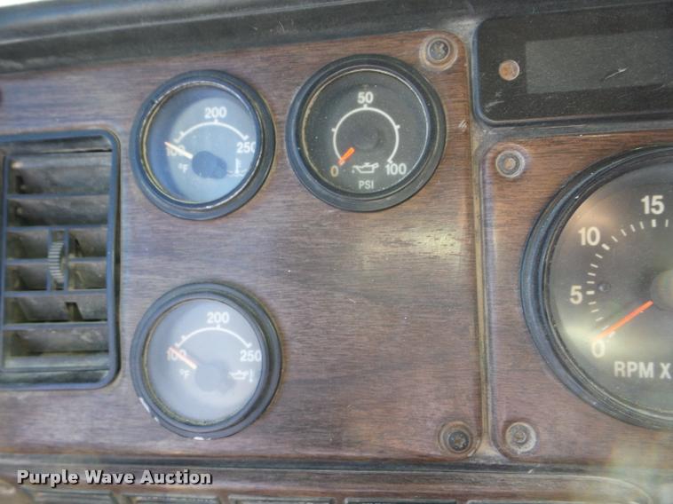 image for item AG9099 1991 Freightliner FLD dump truck