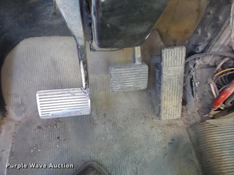 image for item AG9099 1991 Freightliner FLD dump truck