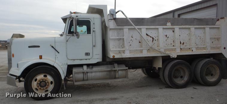 image for item AG9275 1988 Freightliner FC60 dump truck