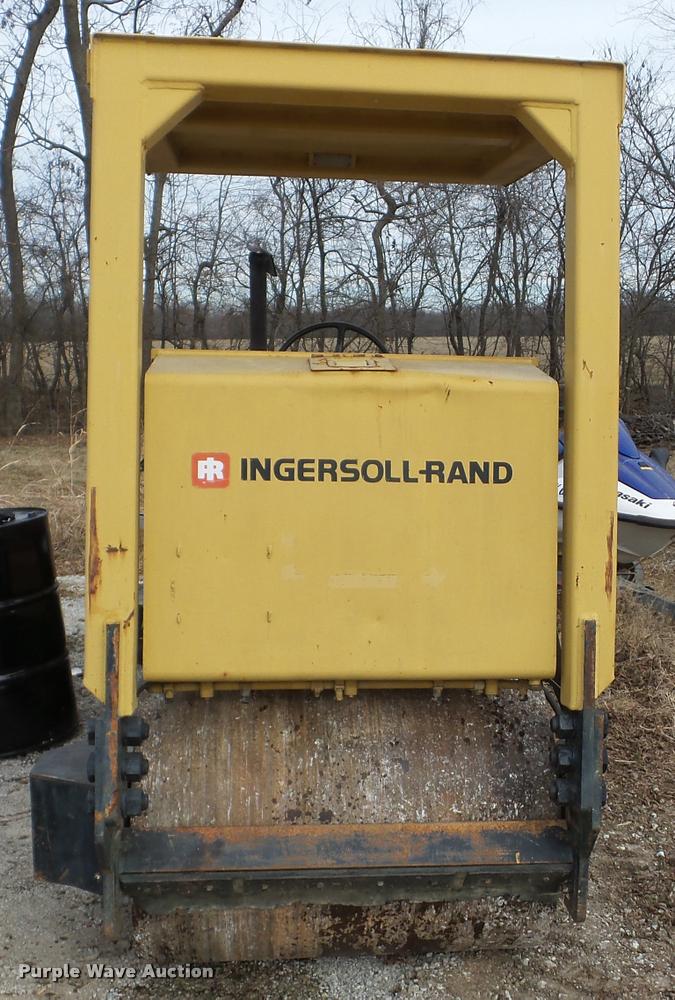 image for item AG9277 1986 Ingersoll Rand DA30 double drum roller
