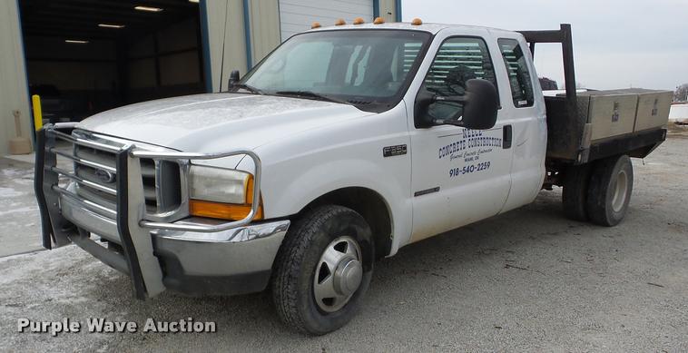 image for item AG9278 2000 Ford F350 Super Duty SuperCab flatbed pickup truck