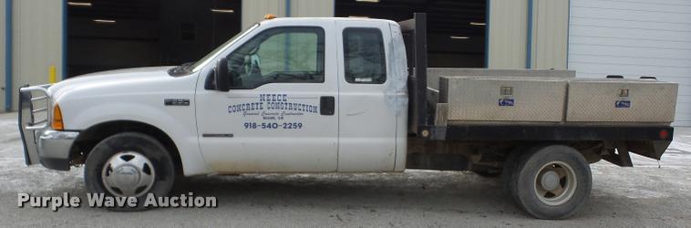 image for item AG9278 2000 Ford F350 Super Duty SuperCab flatbed pickup truck