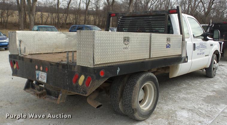 image for item AG9278 2000 Ford F350 Super Duty SuperCab flatbed pickup truck