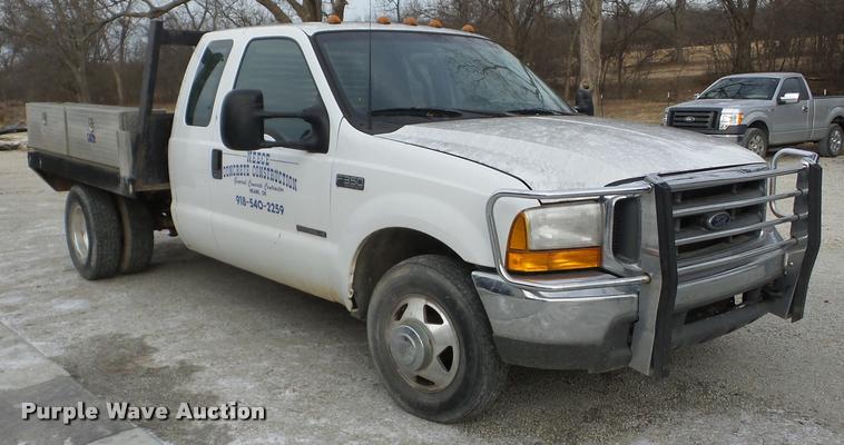 image for item AG9278 2000 Ford F350 Super Duty SuperCab flatbed pickup truck