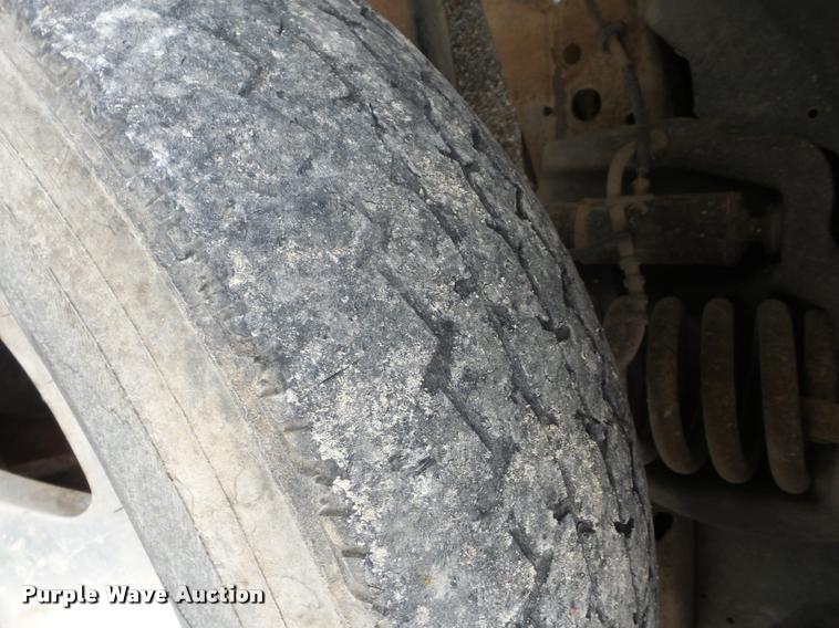 image for item AG9278 2000 Ford F350 Super Duty SuperCab flatbed pickup truck