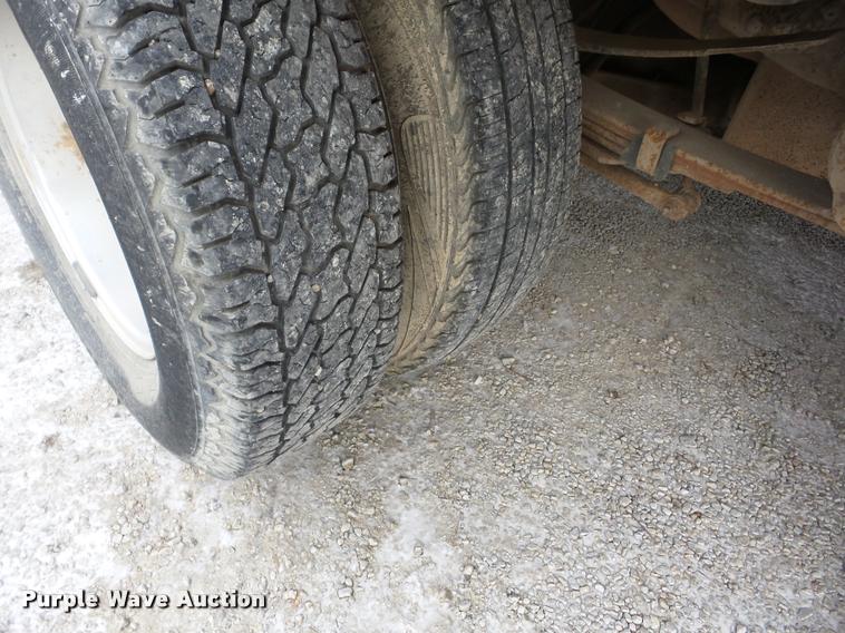 image for item AG9278 2000 Ford F350 Super Duty SuperCab flatbed pickup truck