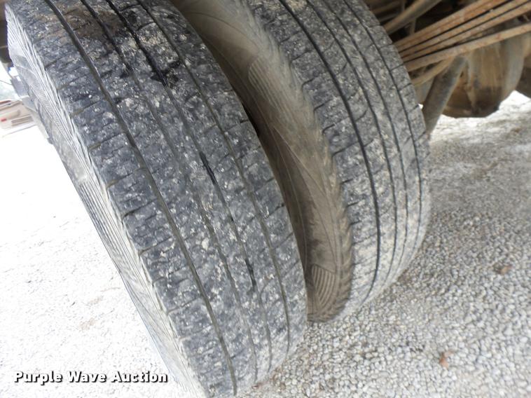 image for item AG9278 2000 Ford F350 Super Duty SuperCab flatbed pickup truck