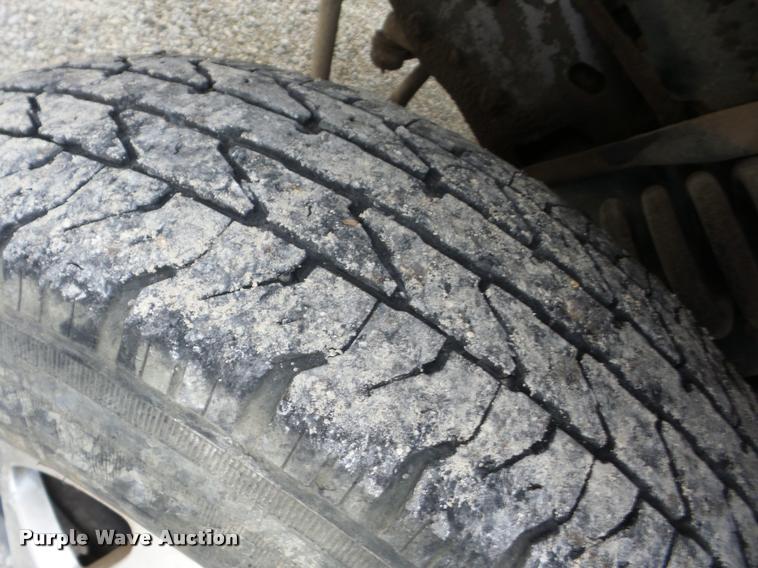 image for item AG9278 2000 Ford F350 Super Duty SuperCab flatbed pickup truck