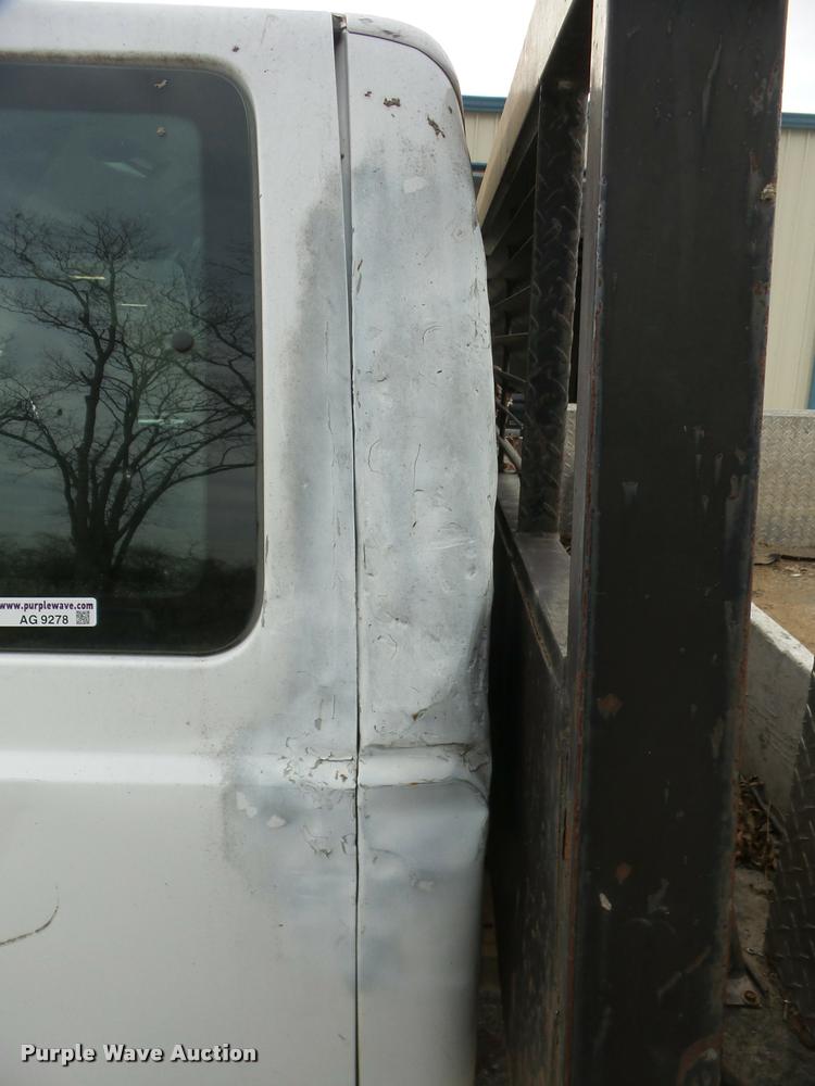 image for item AG9278 2000 Ford F350 Super Duty SuperCab flatbed pickup truck