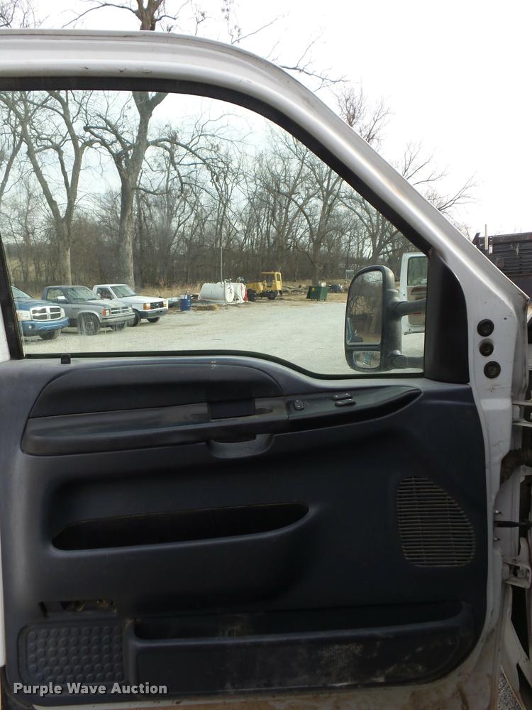 image for item AG9278 2000 Ford F350 Super Duty SuperCab flatbed pickup truck