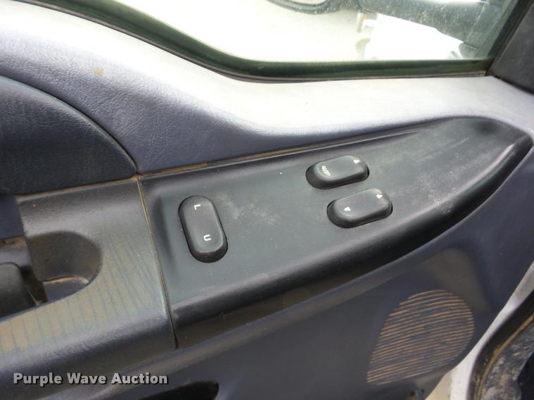 image for item AG9278 2000 Ford F350 Super Duty SuperCab flatbed pickup truck