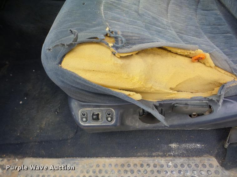 image for item AG9278 2000 Ford F350 Super Duty SuperCab flatbed pickup truck