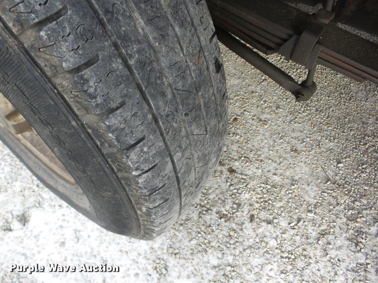 image for item AG9279 2000 Ford F250 Super Duty Crew Cab flatbed pickup truck