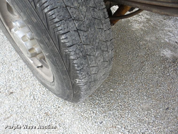 image for item AG9279 2000 Ford F250 Super Duty Crew Cab flatbed pickup truck