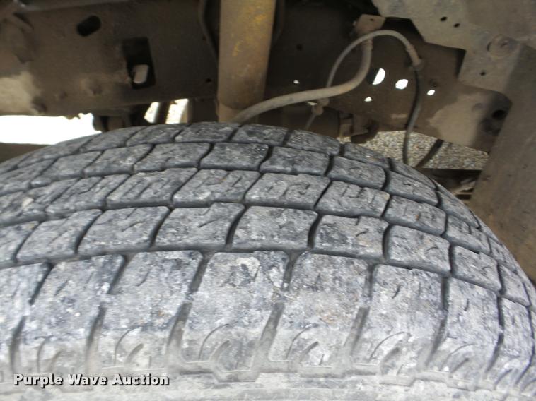 image for item AG9279 2000 Ford F250 Super Duty Crew Cab flatbed pickup truck