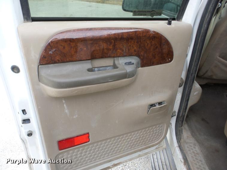 image for item AG9279 2000 Ford F250 Super Duty Crew Cab flatbed pickup truck