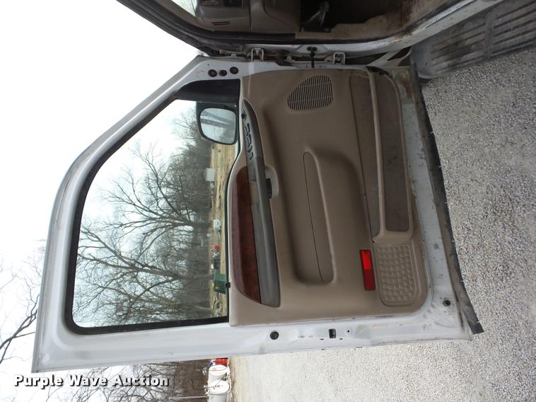 image for item AG9279 2000 Ford F250 Super Duty Crew Cab flatbed pickup truck