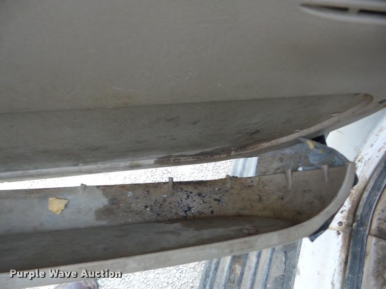 image for item AG9279 2000 Ford F250 Super Duty Crew Cab flatbed pickup truck