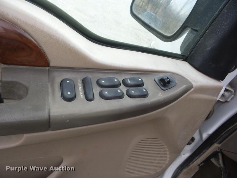 image for item AG9279 2000 Ford F250 Super Duty Crew Cab flatbed pickup truck