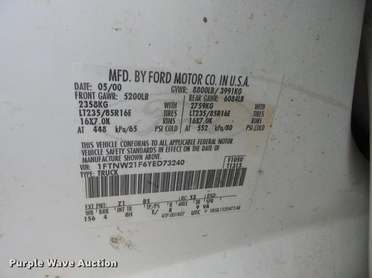 image for item AG9279 2000 Ford F250 Super Duty Crew Cab flatbed pickup truck