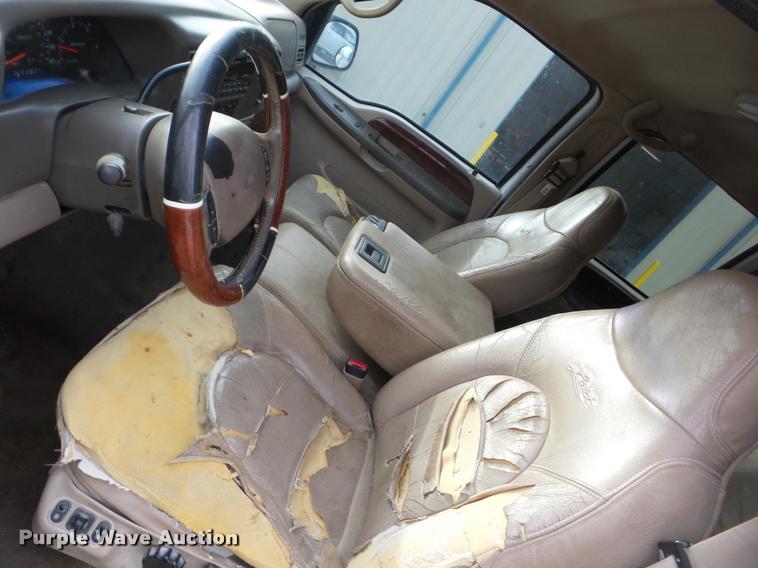 image for item AG9279 2000 Ford F250 Super Duty Crew Cab flatbed pickup truck