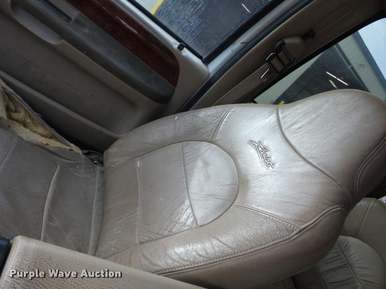 image for item AG9279 2000 Ford F250 Super Duty Crew Cab flatbed pickup truck