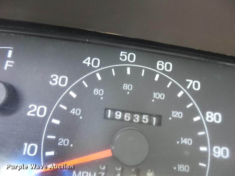 image for item AG9279 2000 Ford F250 Super Duty Crew Cab flatbed pickup truck