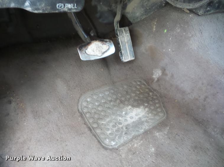 image for item AG9279 2000 Ford F250 Super Duty Crew Cab flatbed pickup truck