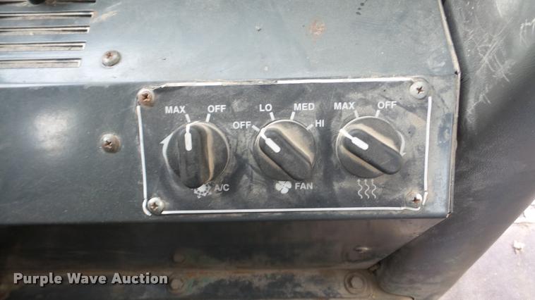 image for item DA2214 2001 Volvo G80 motor grader