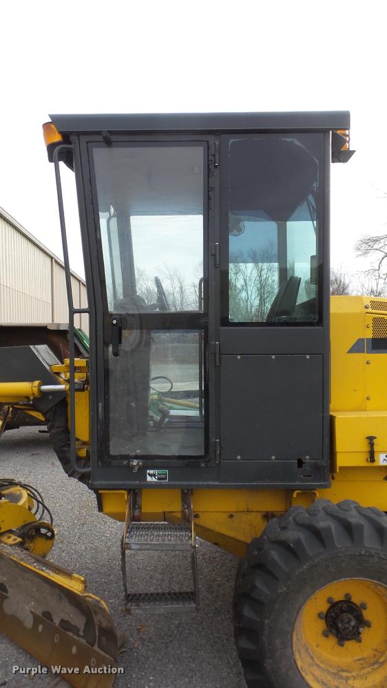 image for item DA2214 2001 Volvo G80 motor grader