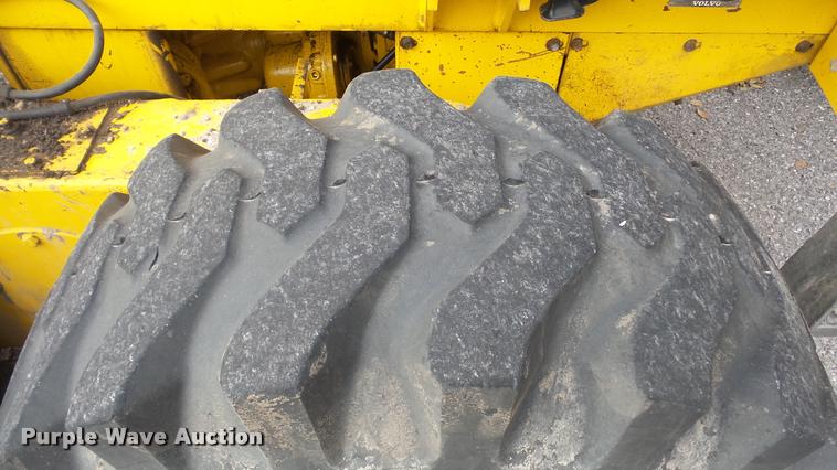 image for item DA2214 2001 Volvo G80 motor grader