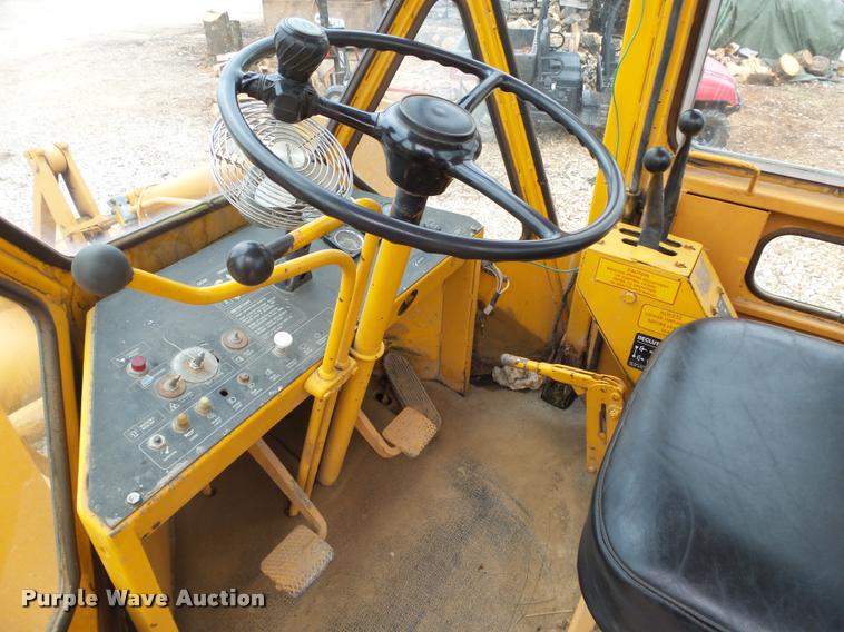 image for item DA2500 1973 Clark 35GMC wheel loader