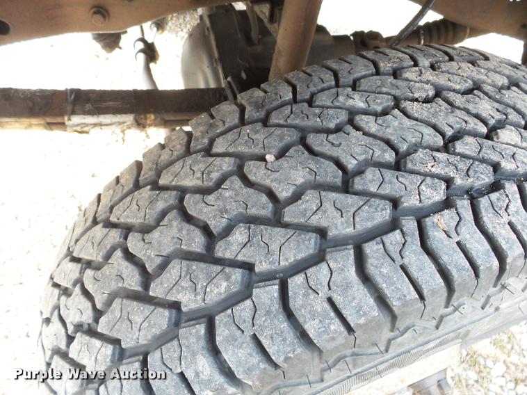 image for item DA2501 1996 Ford F350 chip truck