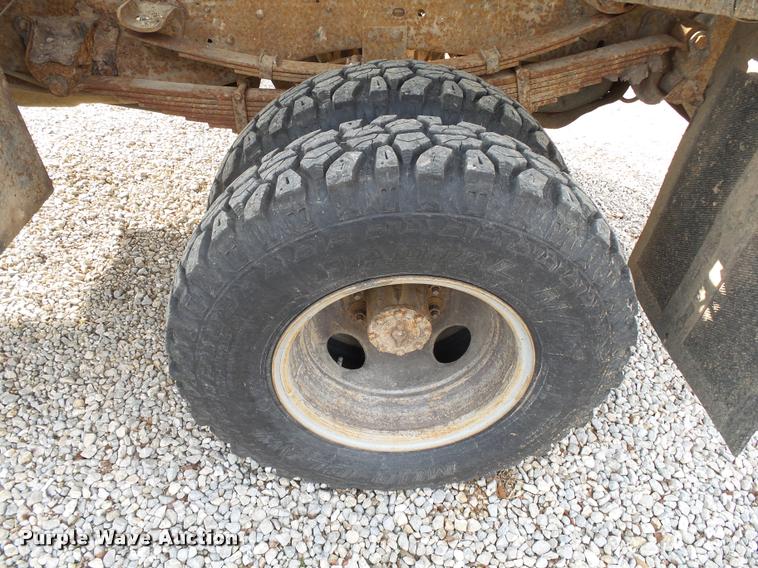 image for item DA2501 1996 Ford F350 chip truck