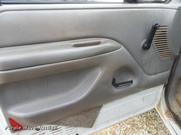 image for item DA2501 1996 Ford F350 chip truck