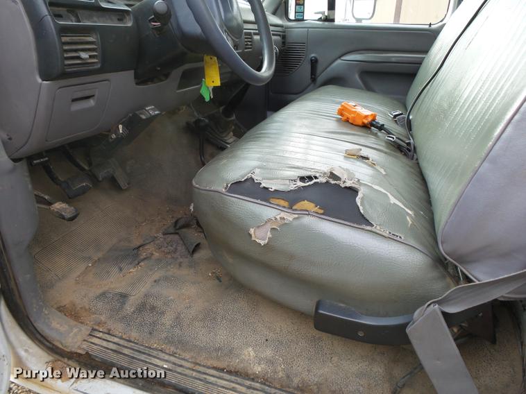 image for item DA2501 1996 Ford F350 chip truck