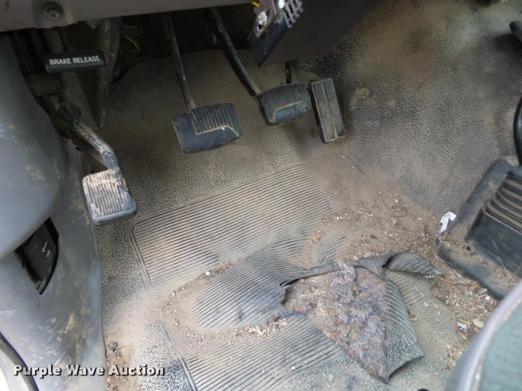 image for item DA2501 1996 Ford F350 chip truck