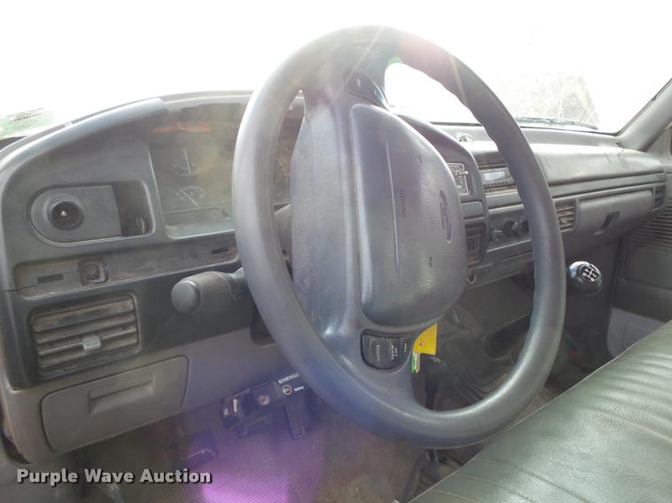 image for item DA2501 1996 Ford F350 chip truck