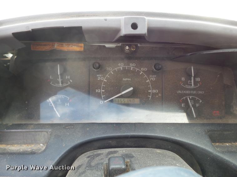 image for item DA2501 1996 Ford F350 chip truck