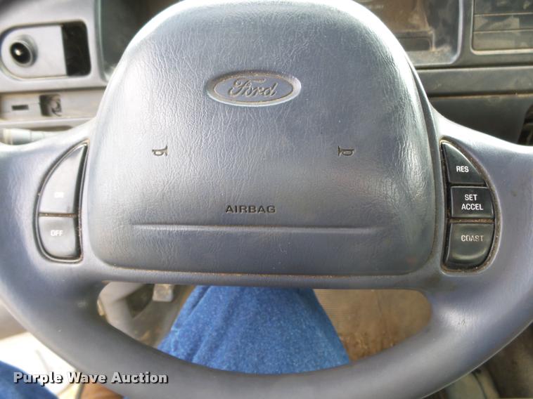 image for item DA2501 1996 Ford F350 chip truck