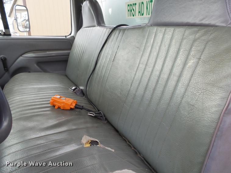 image for item DA2501 1996 Ford F350 chip truck