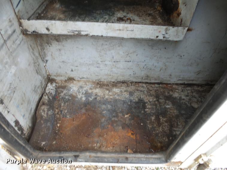 image for item DA2501 1996 Ford F350 chip truck